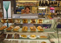 Confcommercio di Pesaro e Urbino - Mani che impastano: Mariella Mosca la protagonista di #conforzaecoraggio 